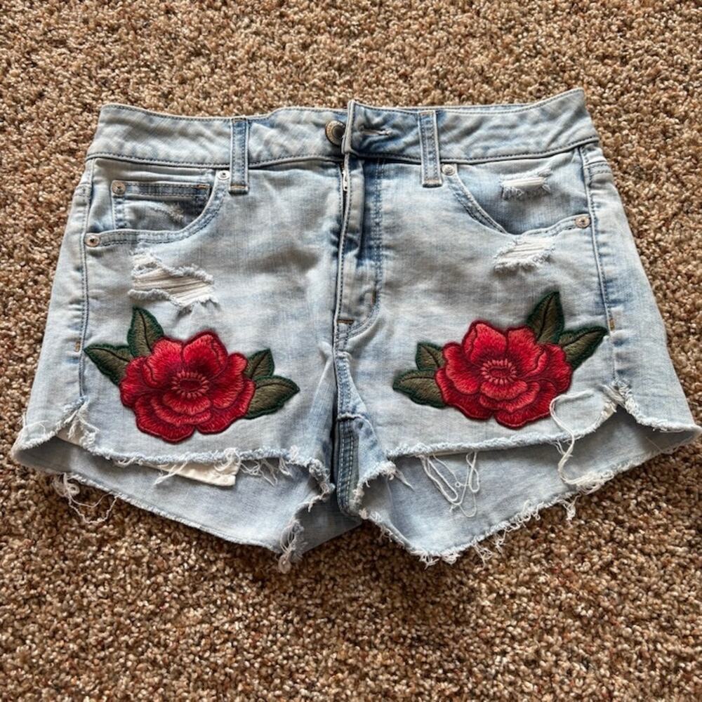 American Eagle Outfitters Super Stretch Hi-Rise Shortie Distressed Rose sz 8 - Picture 1 of 7